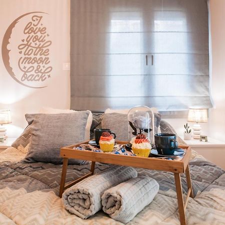 Luxury Seaside Apartment Next To Starbucks Opossite The Beach Park Of Flisvos Athen Eksteriør billede